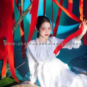 By T-shirt with pearly sleeves